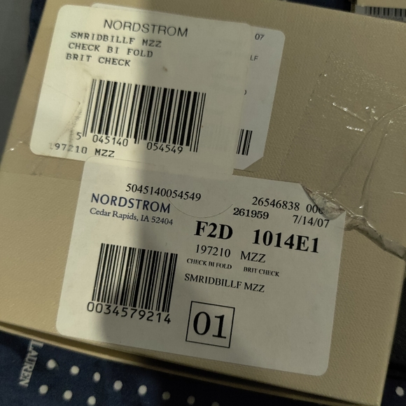 Used Burberry Wallet With all tags and box. - Picture 10 of 15